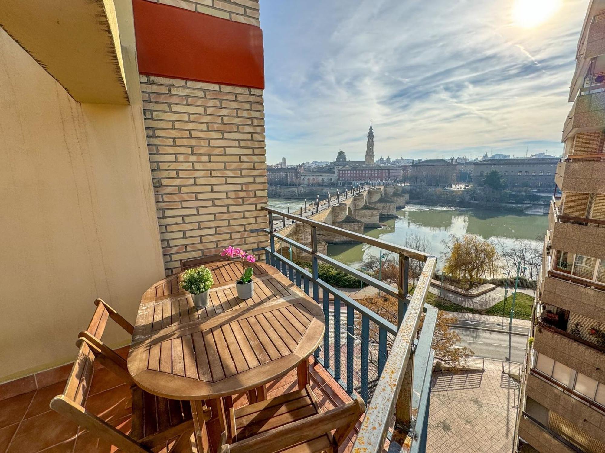El Puente Del Pilar Comotucasa Zaragoza Bagian luar foto