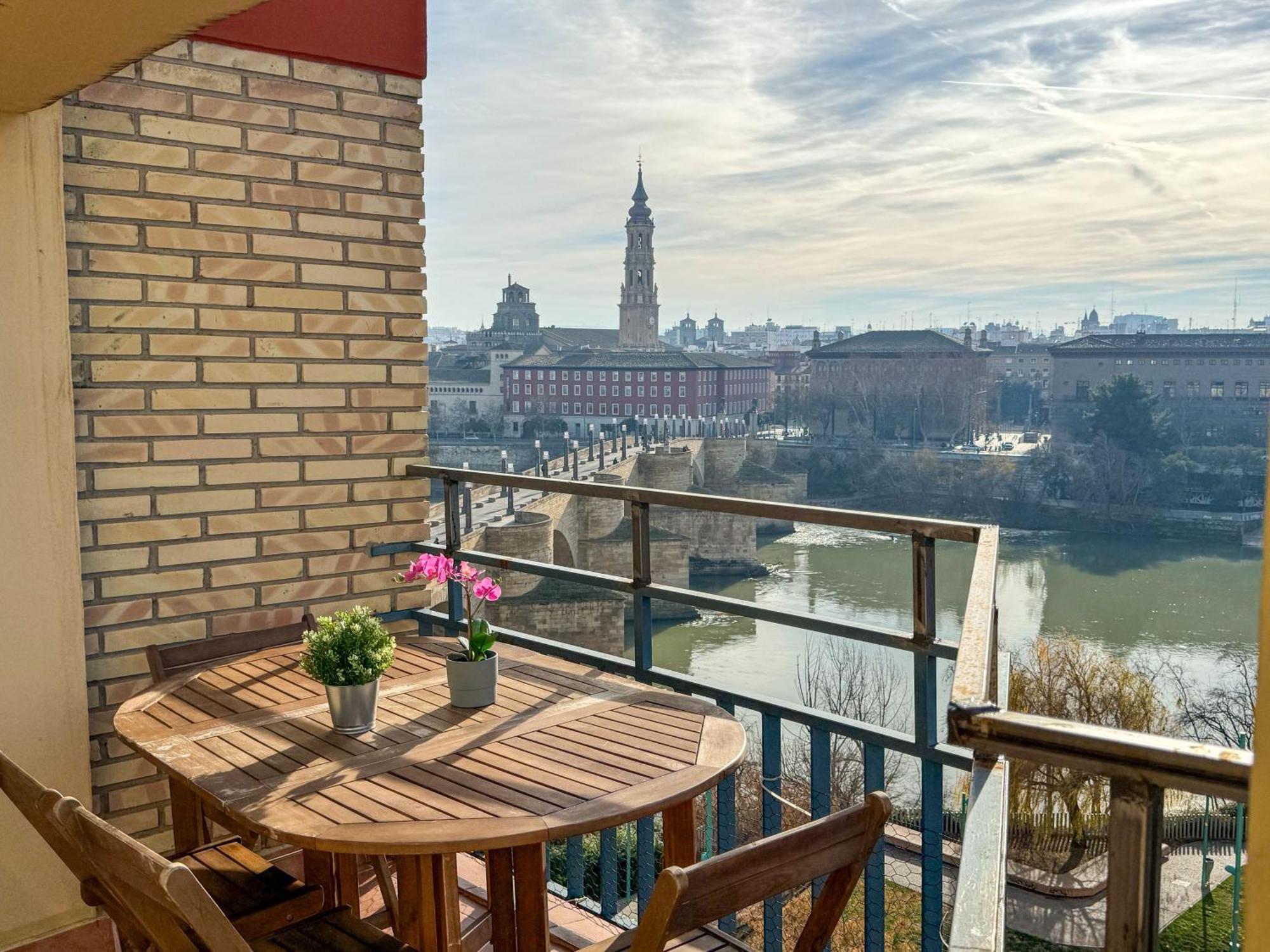 El Puente Del Pilar Comotucasa Zaragoza Bagian luar foto