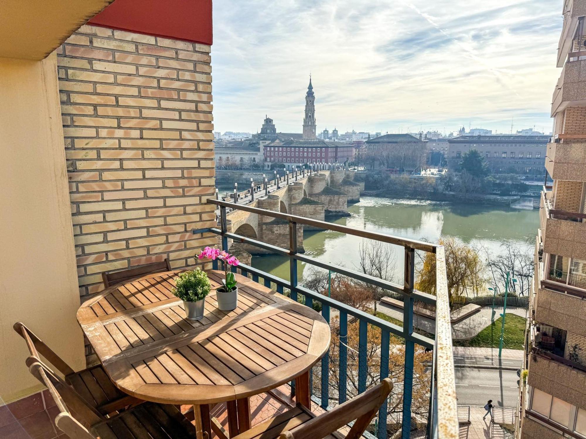 El Puente Del Pilar Comotucasa Zaragoza Bagian luar foto