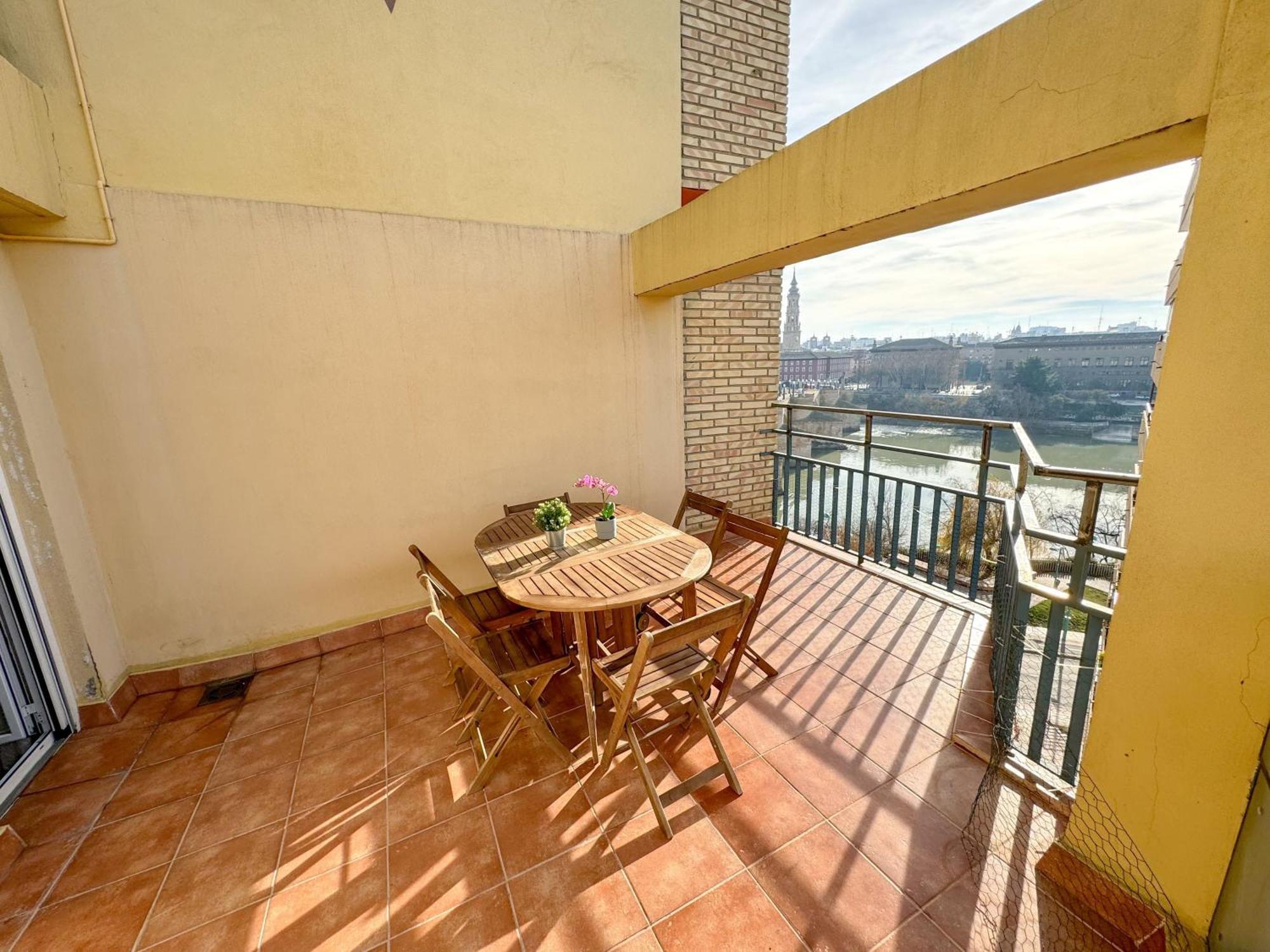 El Puente Del Pilar Comotucasa Zaragoza Bagian luar foto