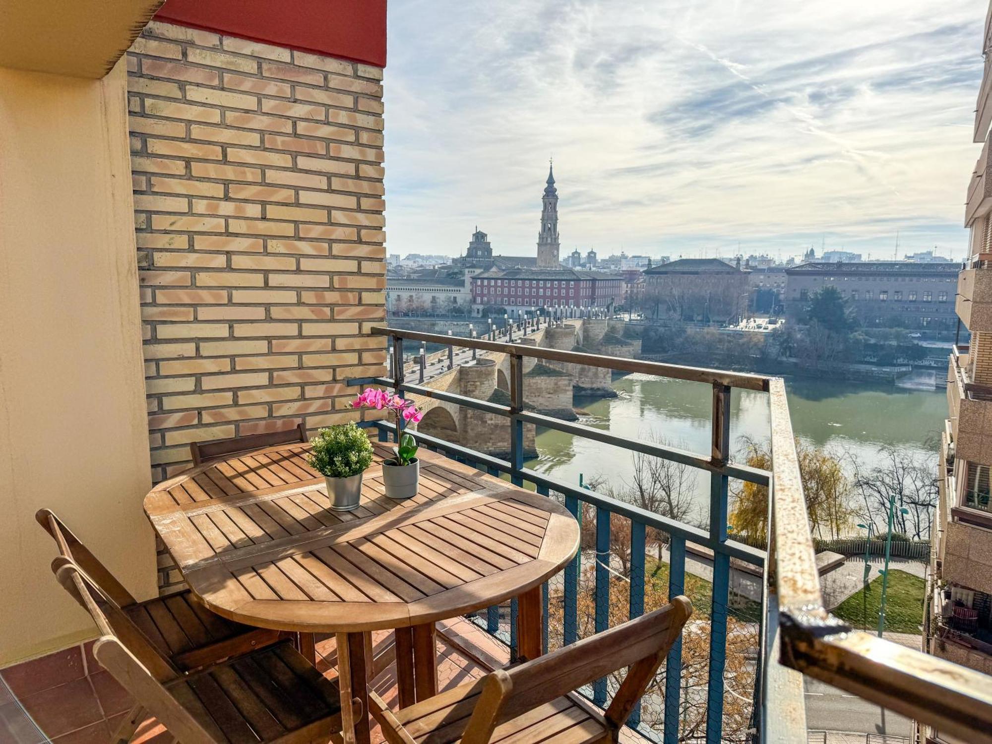 El Puente Del Pilar Comotucasa Zaragoza Bagian luar foto